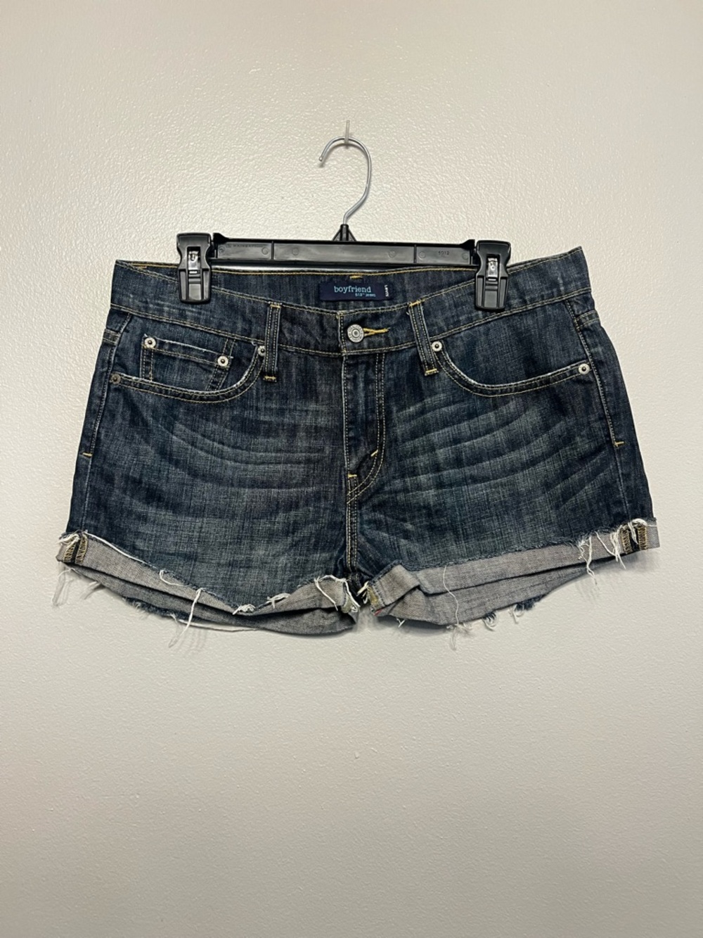 Levi's Boyfriend Rolled Hem Dark Blue Jean Shorts Embroidered Star Detail Size 7 - Picture 2 of 6
